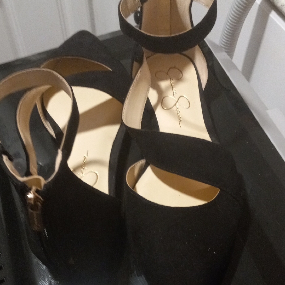 Jessica Simpson Black Heels Sleek Design